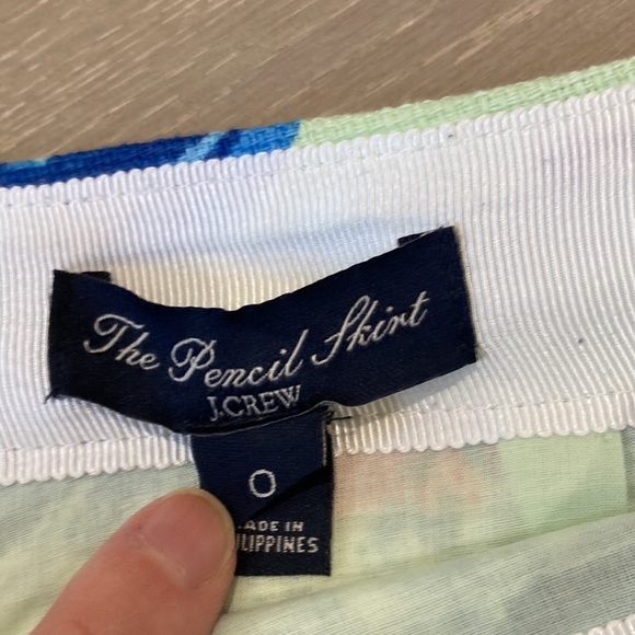 Floral J Crew cotton pencil skirt, size 0 - Picture 3 of 3